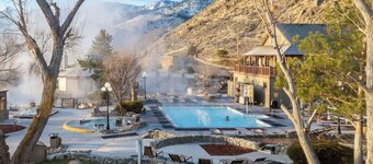 1 Bedroom Villa, Heated Outdoor Pool and Hotsprings - Gorgeous mountain views