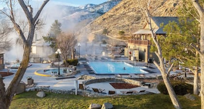 1 Bedroom Villa, Heated Outdoor Pool and Hotsprings - Gorgeous mountain views