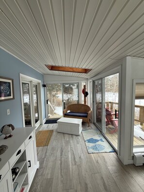 Smart TV - Charming 3-bedroom house in Pocasset, Bourne (Bourne)