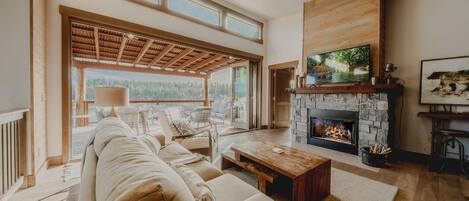 Casa, varias camas, hidromasaje, vista a la montaña (Wilderness Club Home) | Área de sala de estar