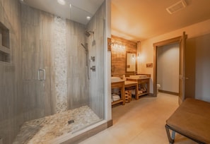 Maison, plusieurs lits, bain à remous, vue montagne (Wilderness Club Home) | Salle de bain | Serviettes fournies