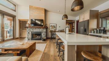 Maison, Plusieurs lits, baignoire à remous, vue sur la montagne (Wilderness Club Home) | Aire de séjour