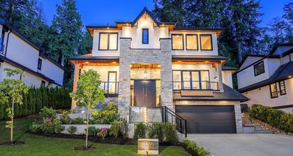 South Surrey Luxury Retreat âą White Rock âą 6 Ensuites âą Sleeps 12