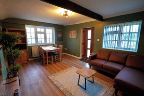 Living area - Bridge Sawmill holiday cottage (Horncastle)
