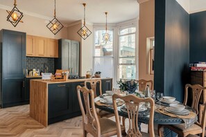 Dining - Beautiful 3BR 2bath central Harrogate + free parking (Harrogate)