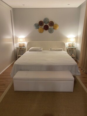 3 bedrooms, desk, iron/ironing board, free WiFi - Private Villa with Heated Pool, Jacuzzi & Garden | July–October Rental Cascais (Cascais)