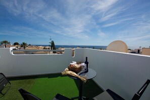 Property grounds - Spacious 4-bedroom house with sea view 500 m from the beach (Guia)