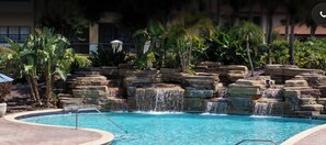 Luokittelematon kuva, 5 kautta 9, painike