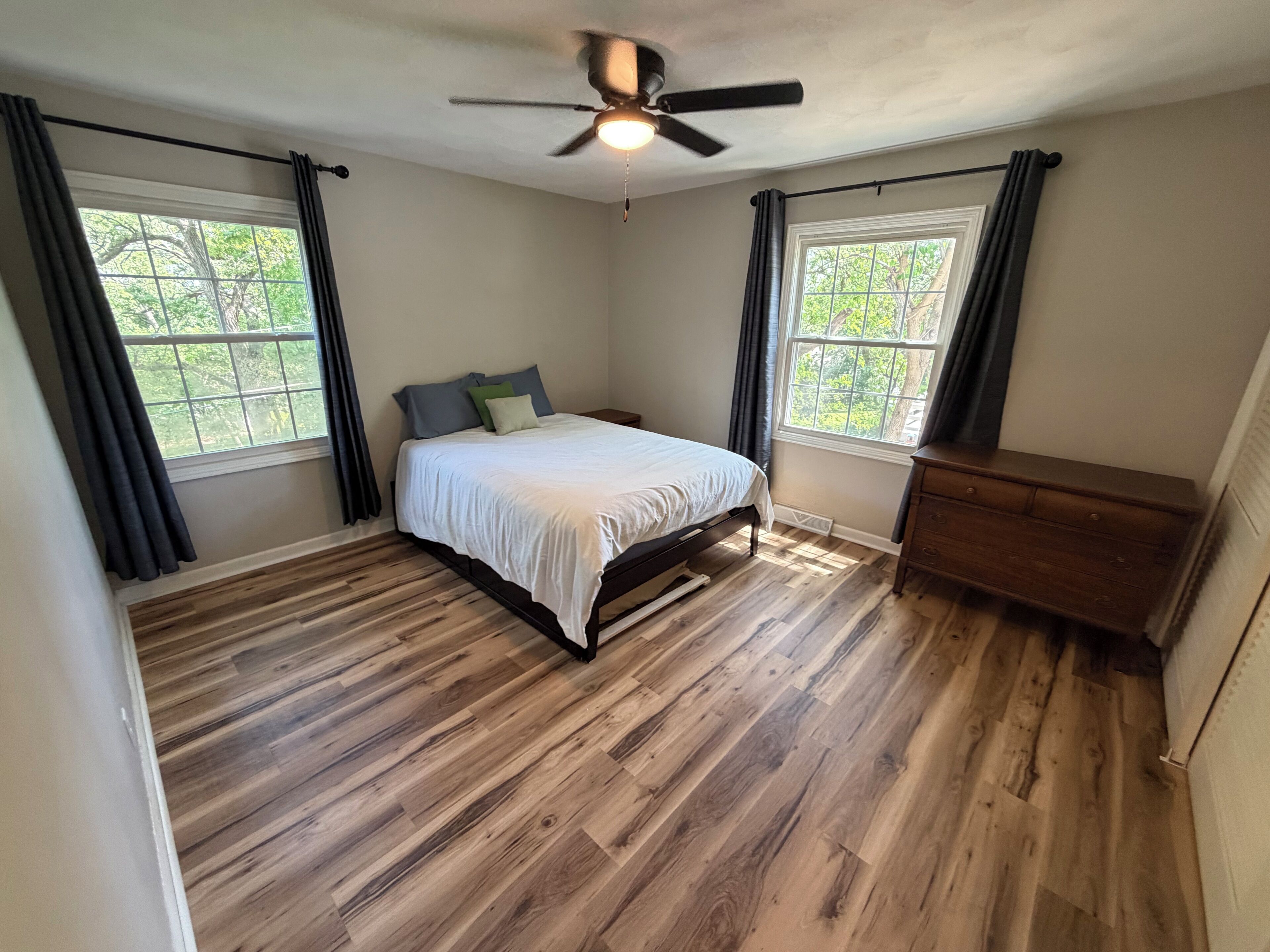 5 bedrooms, free WiFi, bed sheets