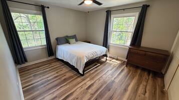 5 bedrooms, free WiFi, bed sheets