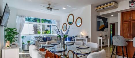 Condo superior, vista al océano | Interior