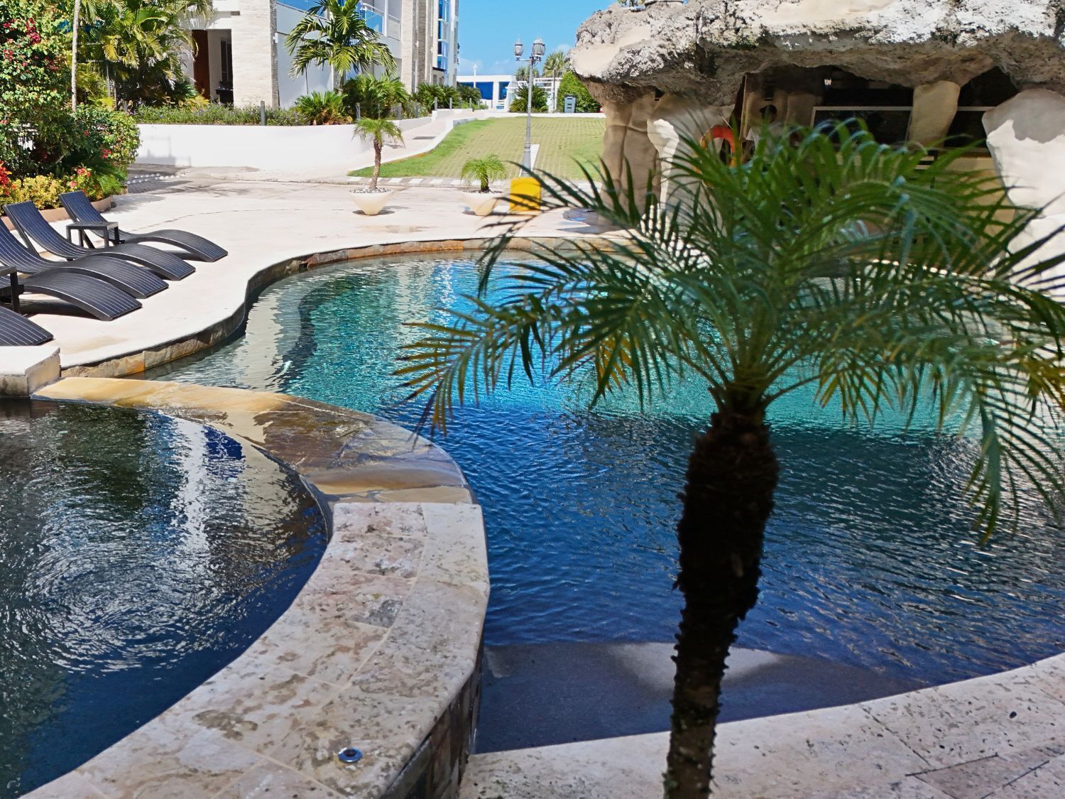 2 piscines extérieures