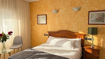 Kamar Double Basic | Meja kerja dan Wi-Fi gratis