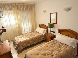 Habitación básica doble | Escritorio y wifi gratis