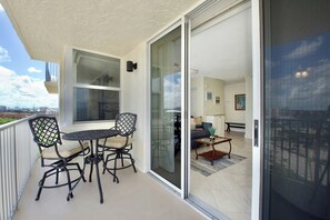 Outdoor dining - Estero Beach & Tennis Club #806B “Blue Horizon” - Beachfront (Fort Myers Beach)