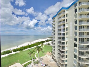 Property grounds - Estero Beach & Tennis Club #806B “Blue Horizon” - Beachfront (Fort Myers Beach)
