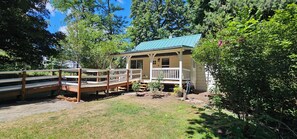 Exterior - American Alps Cabin-Beach, Riverfront, EV charger, 2B/1Ba, North Cascade, Diablo (Marblemount)
