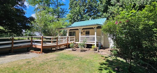 American Alps Cabin-Beach, Riverfront, EV charger, 2B/1Ba, North Cascade, Diablo