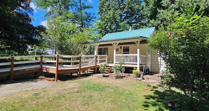 American Alps Cabin-Beach, Riverfront, EV charger, 2B/1Ba, North Cascade, Diablo
