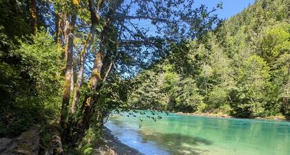 American Alps Cabin-Beach, Riverfront, EV charger, 2B/1Ba, North Cascade, Diablo