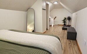 2 bedrooms, desk, iron/ironing board, free WiFi - American Alps Cabin-Beach, Riverfront, EV charger, 2B/1Ba, North Cascade, Diablo (Marblemount)