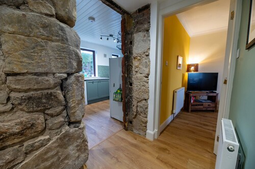 2 bedroom countryside cottage located near Aberdour