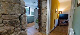 2 bedroom countryside cottage located near Aberdour