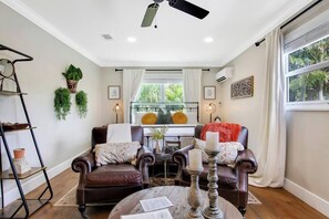 TV - New Studio Apartment w/ Kitchen - A (West Palm Beach)