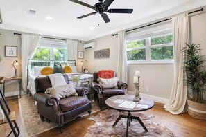 1 bedroom, iron/ironing board, travel cot, WiFi - New Studio Apartment w/ Kitchen - A (West Palm Beach)