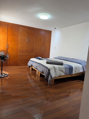 Iron/ironing board, free WiFi, bed sheets