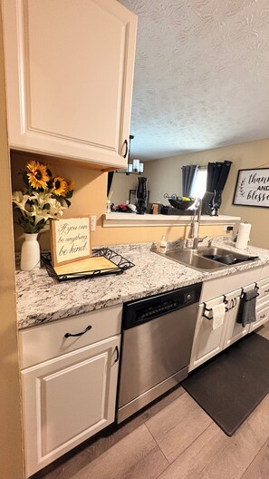 Private kitchen - 3-bedroom house 5 minutes from Downtown Atlanta & Airport (Atlanta)