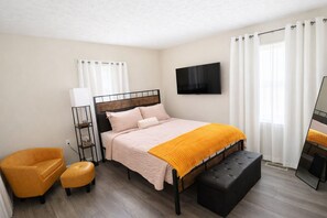 4 bedrooms, iron/ironing board, Internet, bed sheets - 3-bedroom house 5 minutes from Downtown Atlanta & Airport (Atlanta)