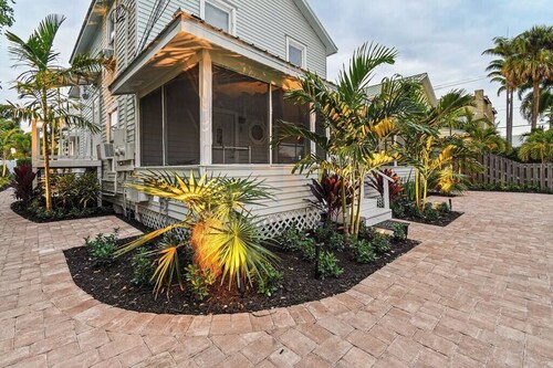 Modern Studio in Downtown Stuart #5