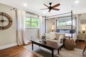 1 chambre, fer et planche à repasser, lit parapluie, Wi-Fi