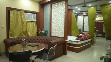 المنشأة من الداخل