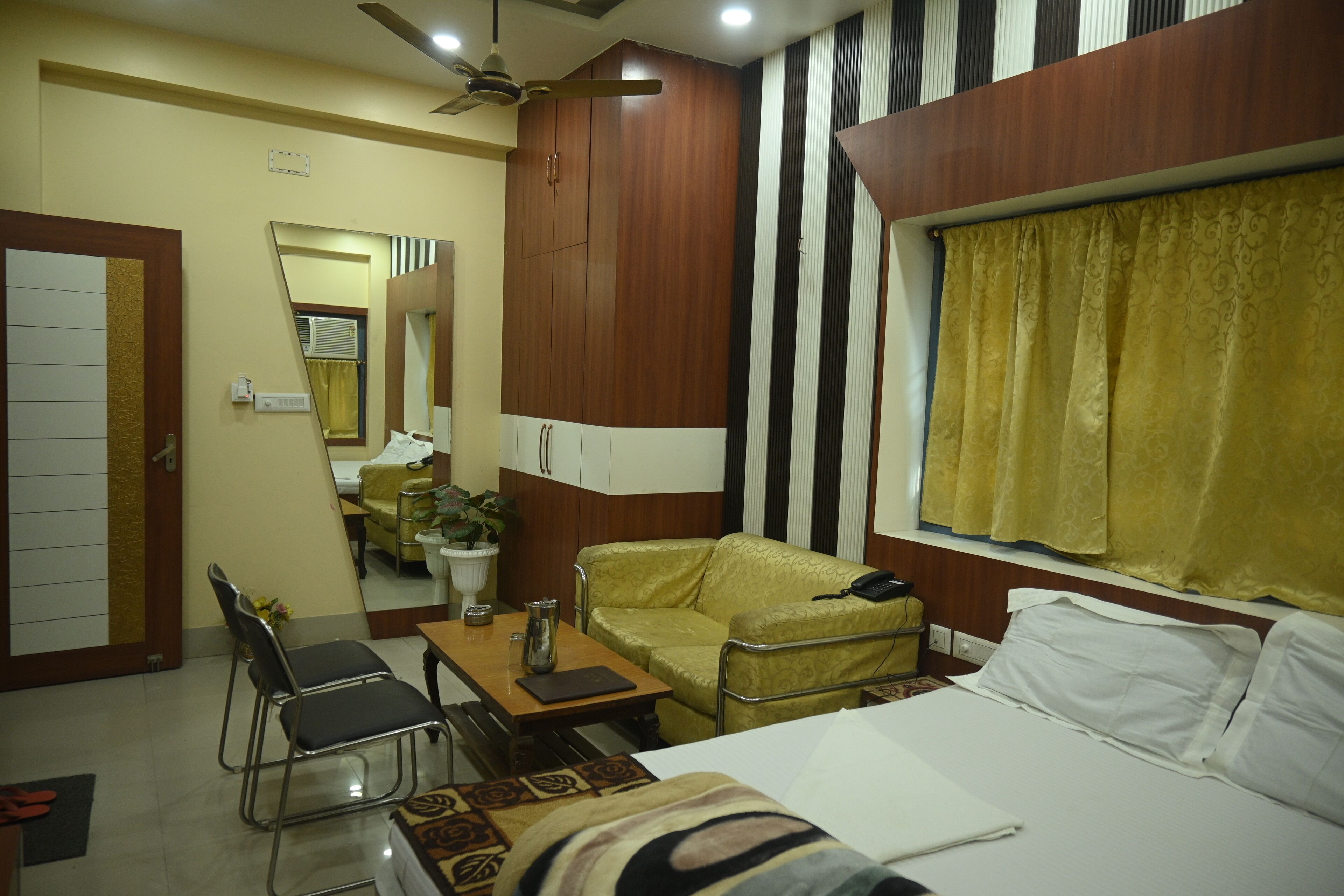 Kamar Double Deluks, balkon, pemandangan kota | Meja kerja, ruang kerja ramah laptop, dan Wi-Fi gratis