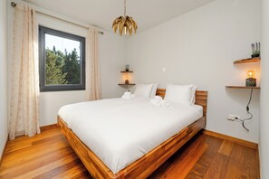 2 bedrooms, iron/ironing board, WiFi, bed sheets - Luxury beach apt with free parking- walk to beach (Zadar)