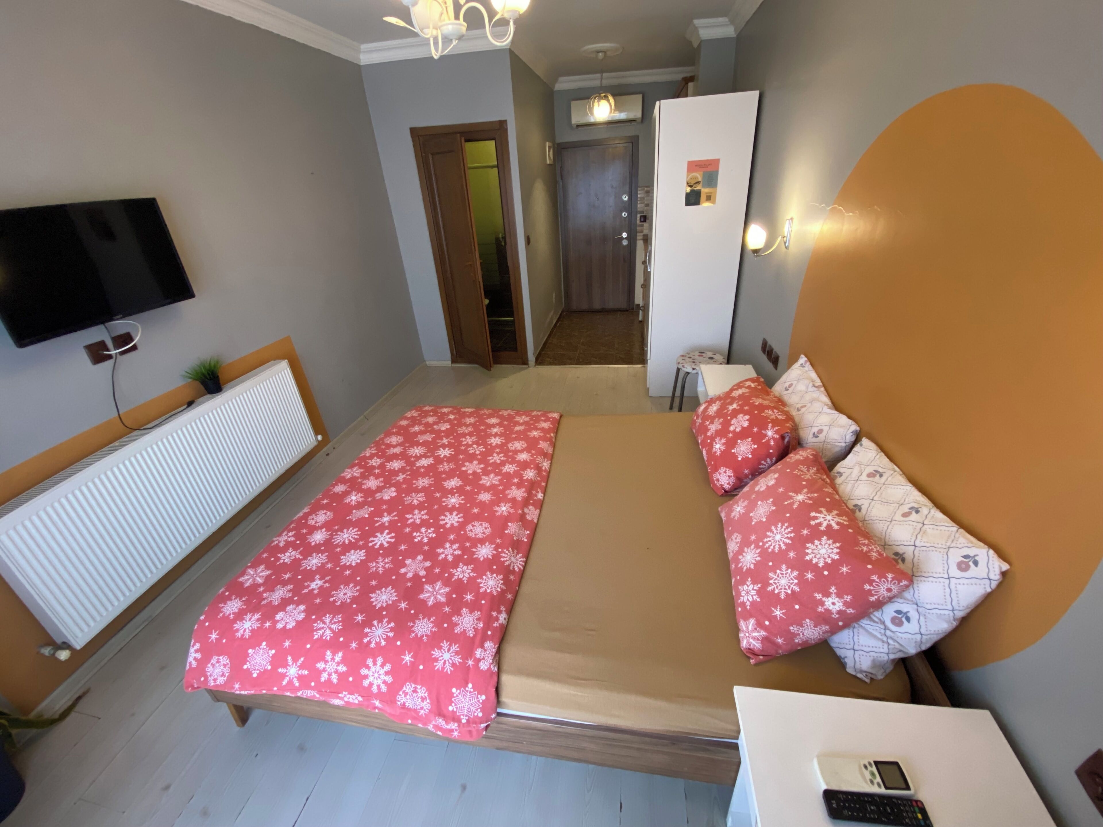 Desk, blackout drapes, soundproofing, free WiFi