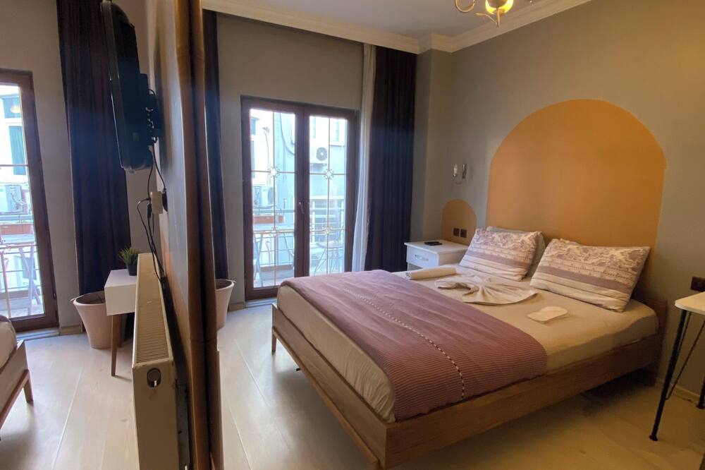 Omar Suite 360