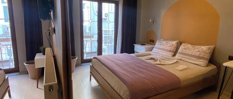 Desk, blackout curtains, soundproofing, free WiFi