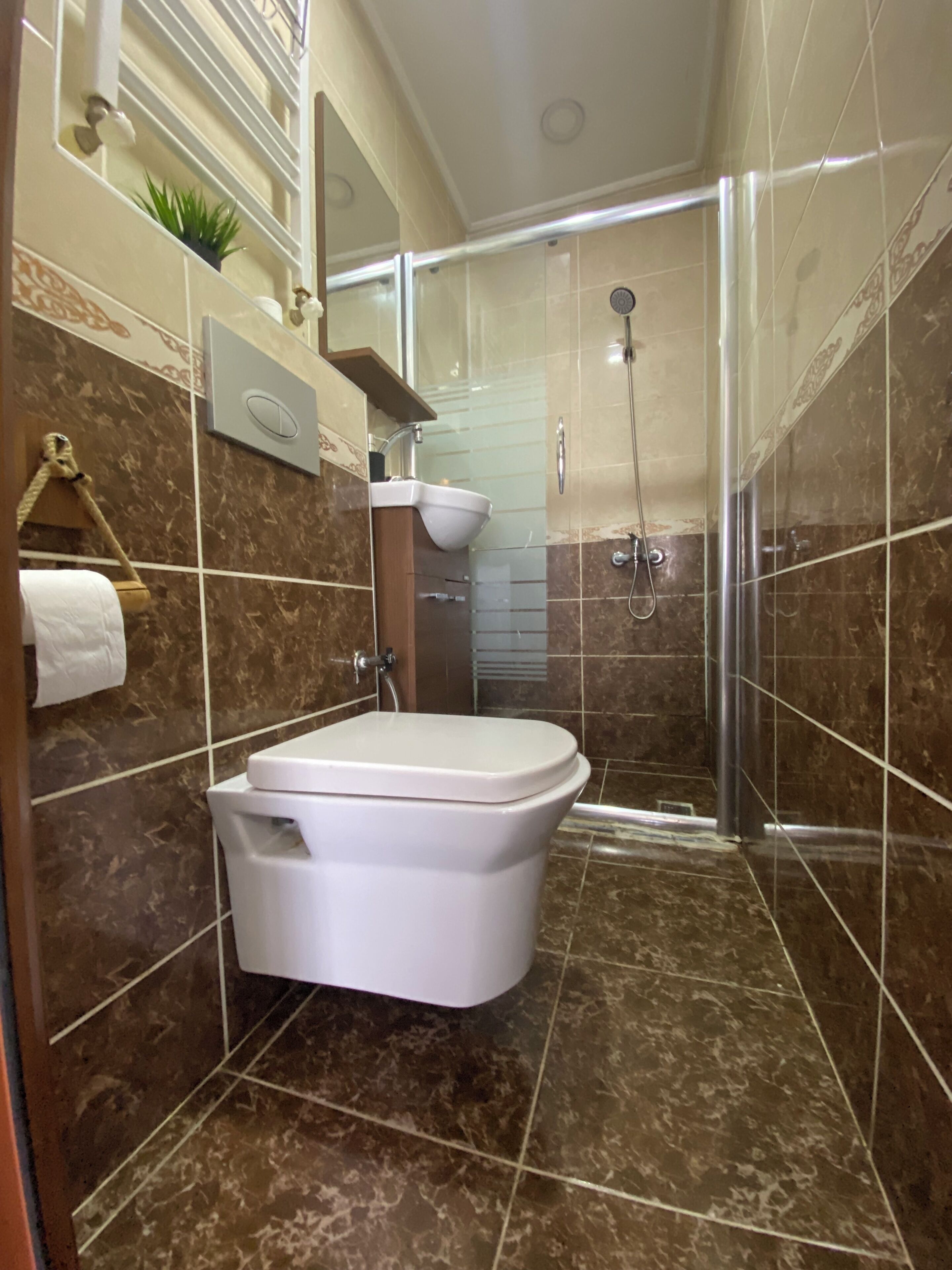 Articles de toilette gratuits, sèche-cheveux, chaussons