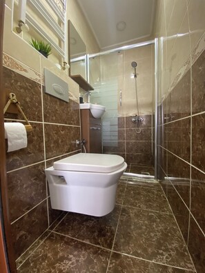 Free toiletries, hair dryer, slippers, towels - Omar Suites (İstanbul)