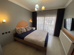 Desk, blackout drapes, soundproofing, free WiFi - Omar Suites (İstanbul)