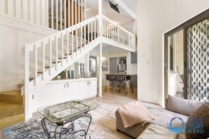 TV, books - Mandurah Family Splash (Mandurah)