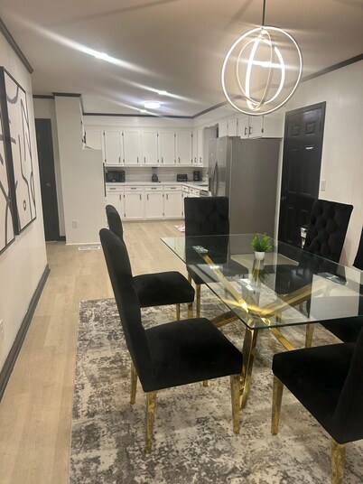 Bobby Rush Inn 3 bedroom 1.5 Bath modern house