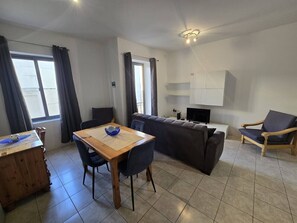 TV - Msida College Apartment (Msida)