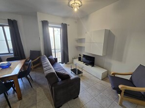 TV - Msida College Apartment (Msida)