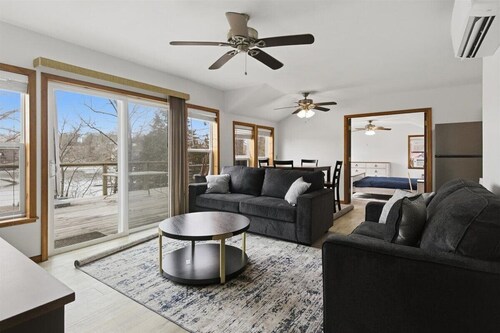 Lakefront 3BR Oasis Next to Ivy Bend Resort & Marina