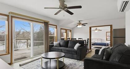 Lakefront 3BR Oasis Next to Ivy Bend Resort & Marina