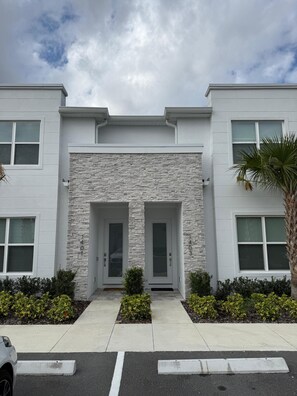 Exterior - PRIVATE POOL TOWNHOUSE NEAR DISNEY * FAMILY FRIENDLY * SLEEPS 8 (Clermont)